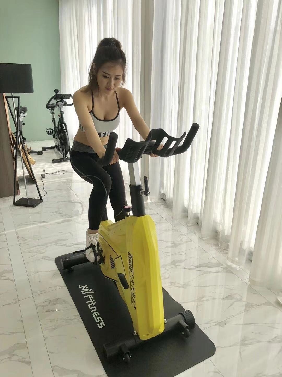 Magnetic control spinning bike gym Machine Spinning Bike