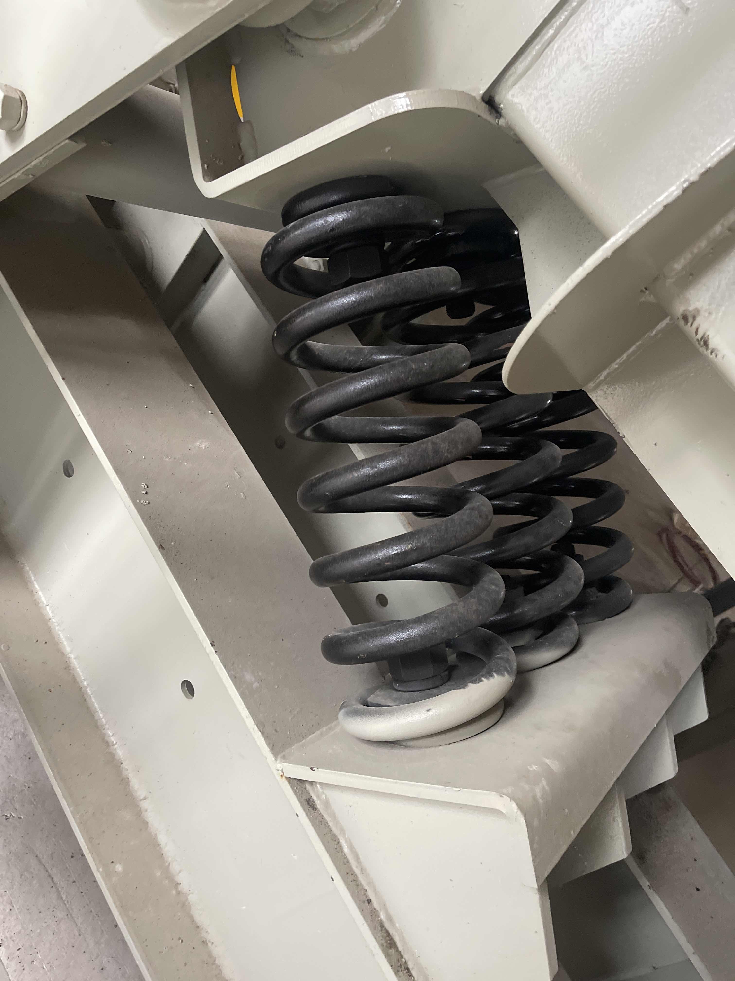 Vibration type parallel transmission vibration conveyor belt, large engineering specific machinery