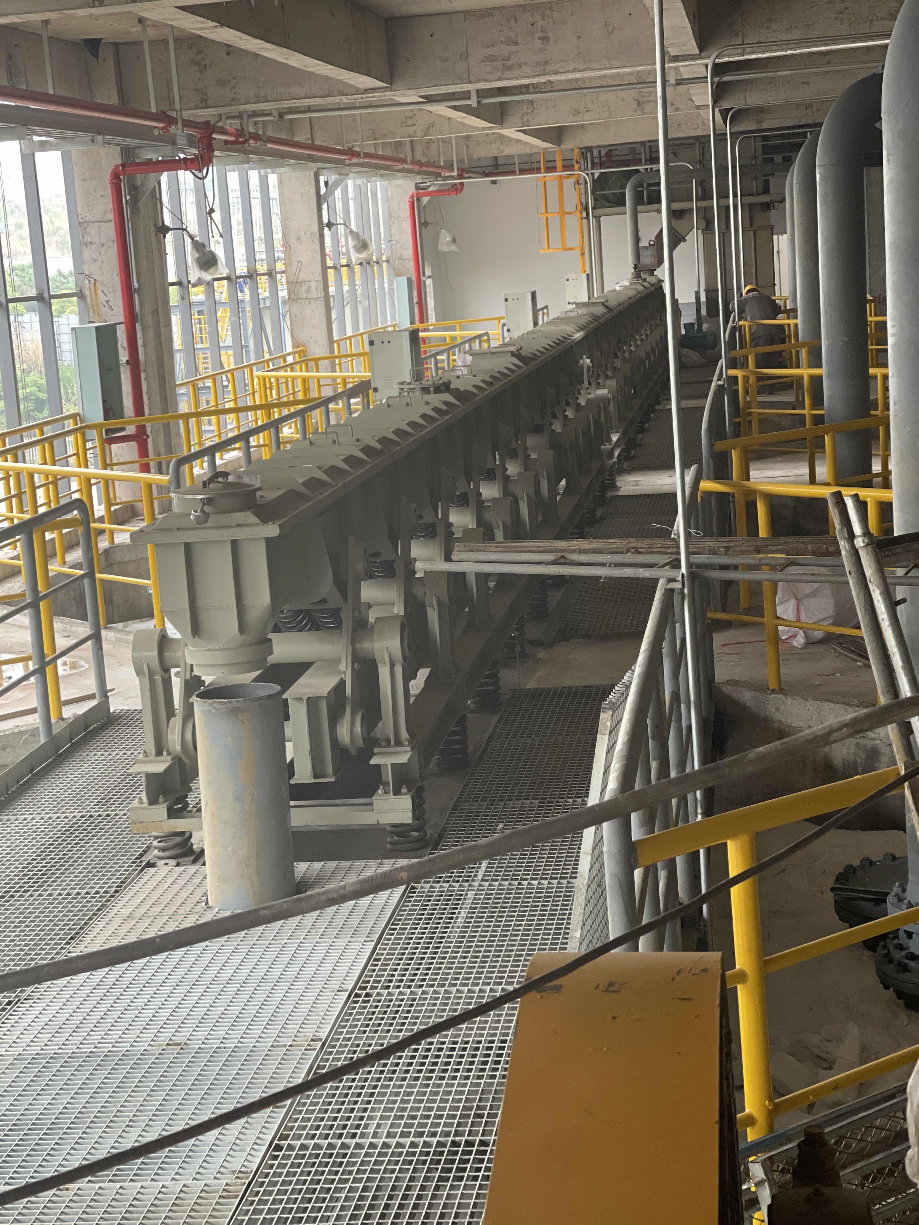 Vibration type parallel transmission vibration conveyor belt, large engineering specific machinery