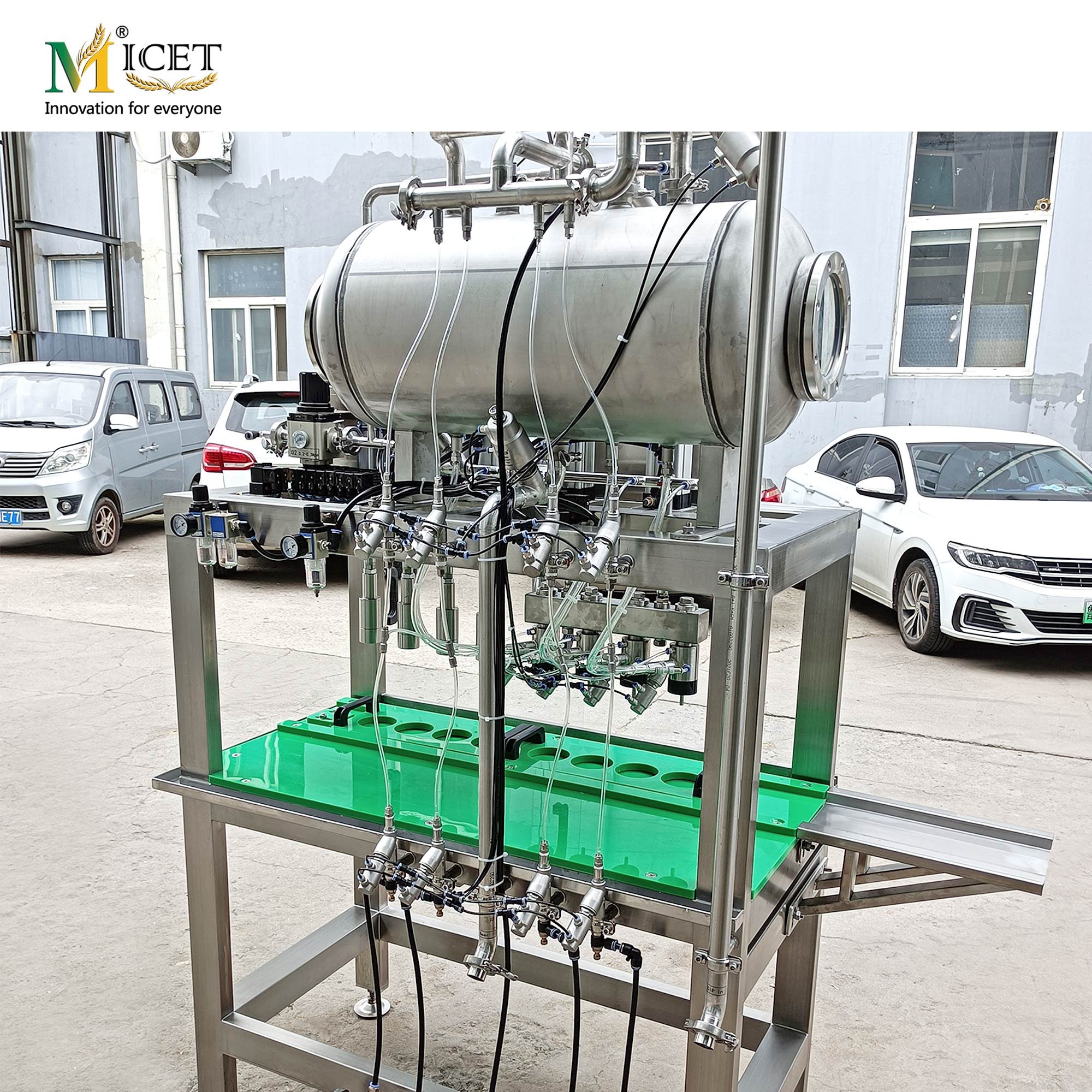 China Commercial Brewery Automatic 4 Heads Filling and Capping Machine for Isobaric Filling Beer Production