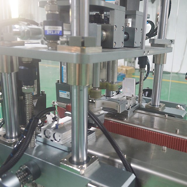 High Accuracy 2000 Bottle/hour Automatic Line Product Fresh Milk Production Line Vial Filling and Capping Machine