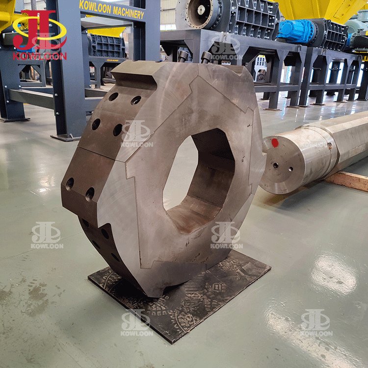 China Manufacturer Waste Car Body Shell Car Bumpers Waste Scrap Car Chassis Shredder Machine for Sale