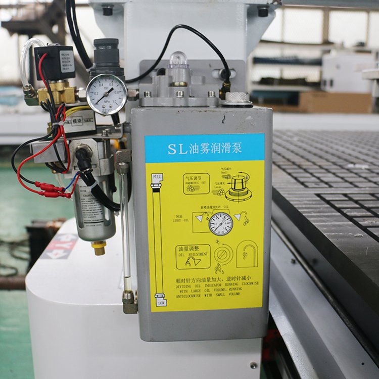 Furniture Industry Kitchen Cabinet Door Making Machines 1325 1530 2030 2040 ATC Router Machines with Labels