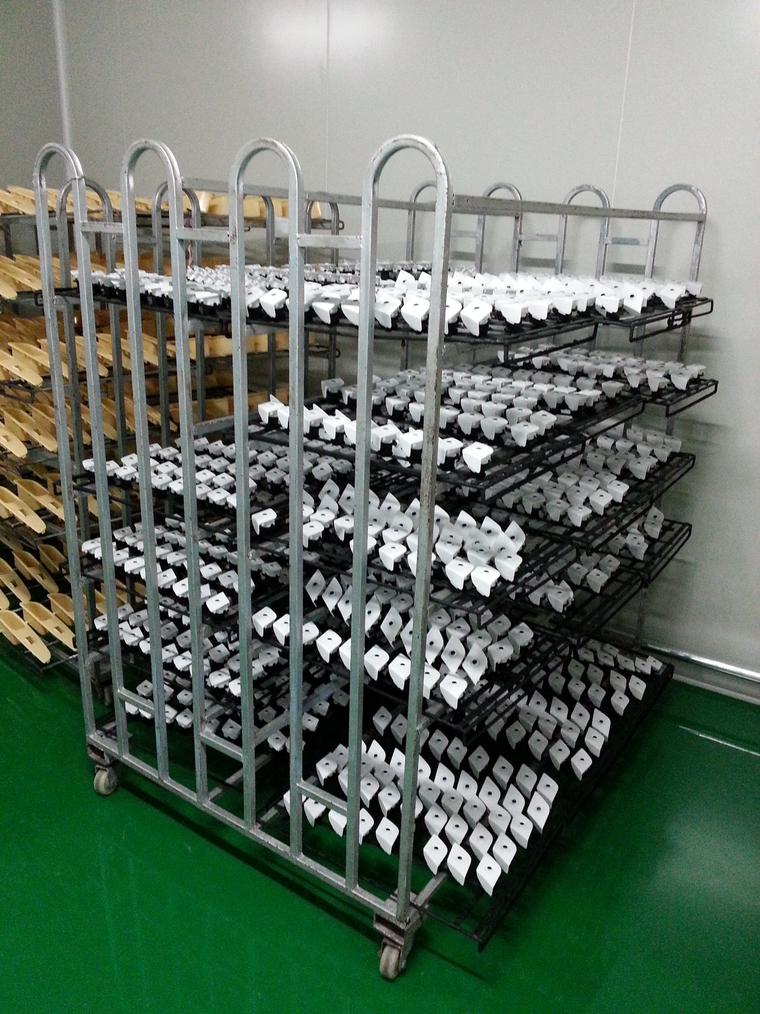 New Automatic Robot Spray Painting Line with Curing Oven for Car Exterior Parts Featuring Core Motor and PLC Components