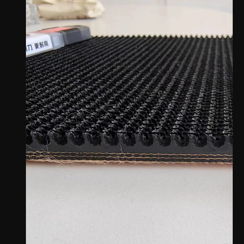 Customized rough top grass pattern rubber climbing conveyor belt