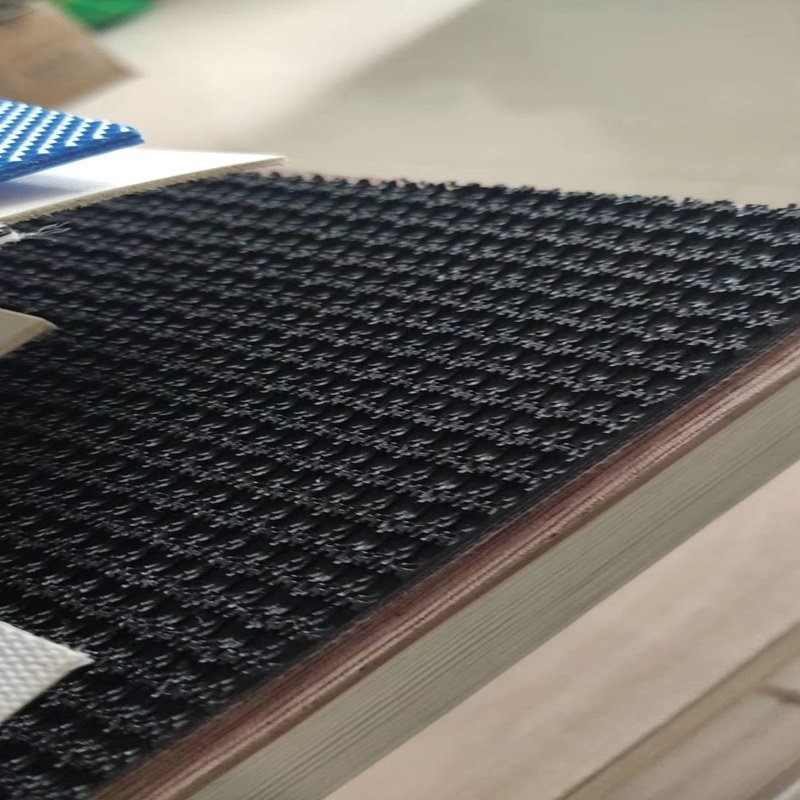 Customized rough top grass pattern rubber climbing conveyor belt