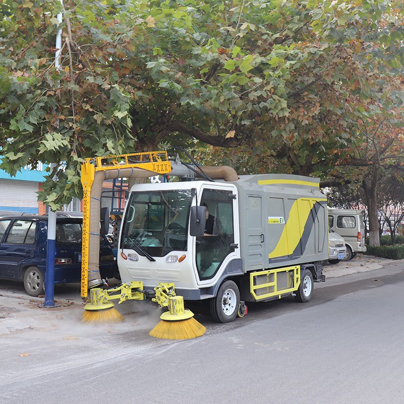 Leaf Removal Truck Electric Vacuum Sweeper Parking Lot Sweeper Leaf Collection Truck for Sale