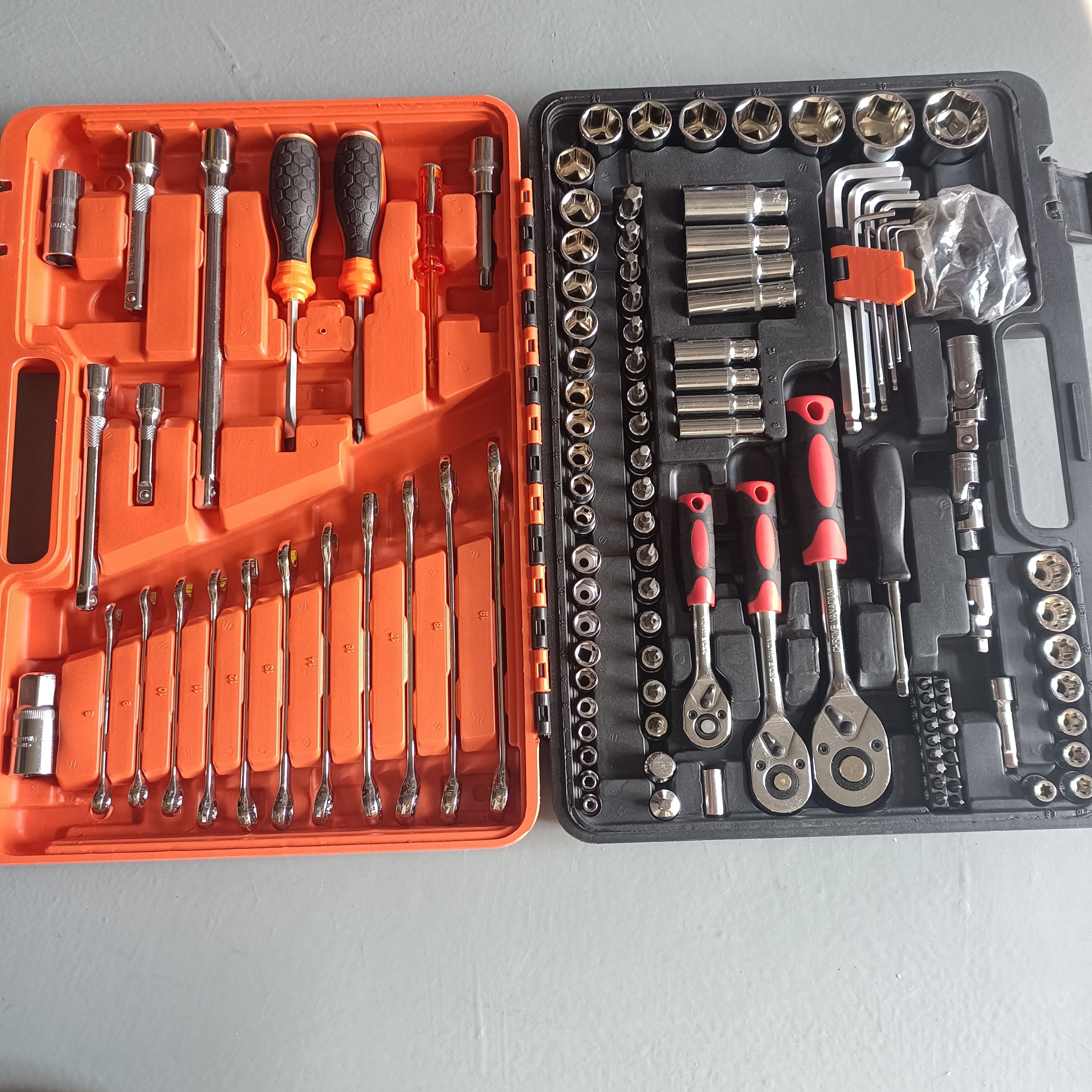 121PCS Kit Car Repair Sockets Set Hand Tool Sets Combination Socket Wrench Set with Plastic Toolbox