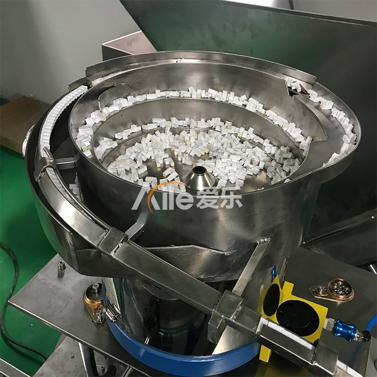 Full Automatic Iron Aluminium Aerosol Can Body Actuator Spray Paint Spray Nozzle Feeding Machine for Aerosol Assembly Line
