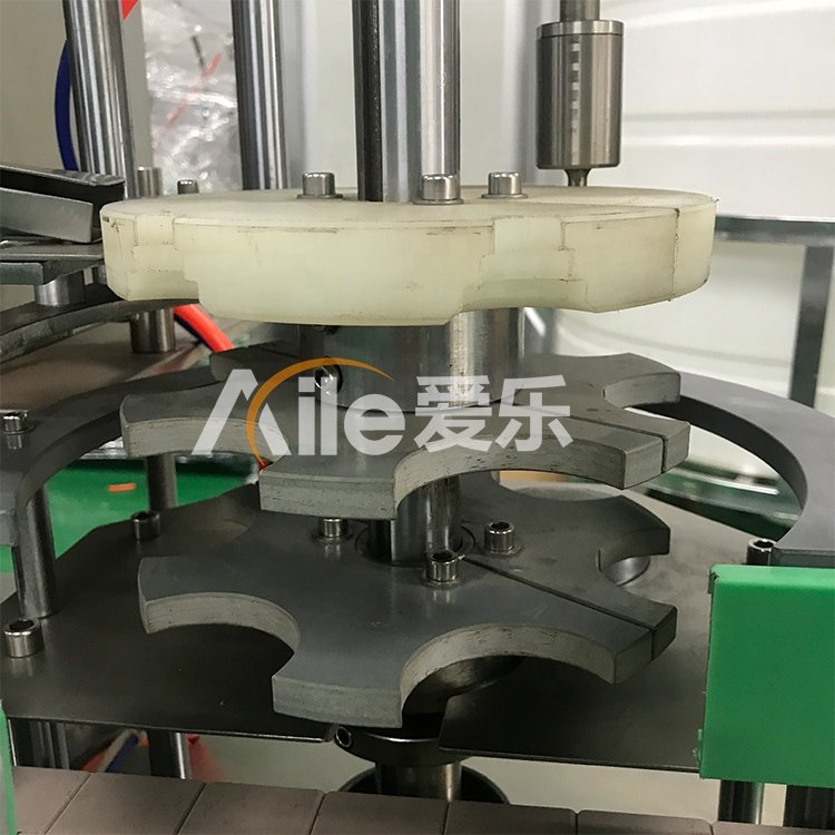 Full Automatic Iron Aluminium Aerosol Can Body Actuator Spray Paint Spray Nozzle Feeding Machine for Aerosol Assembly Line