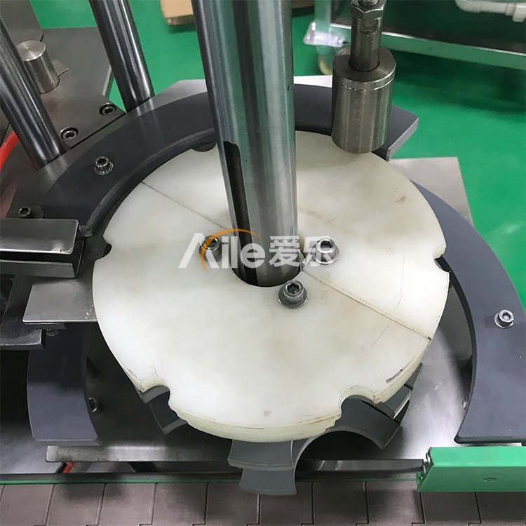 Full Automatic Iron Aluminium Aerosol Can Body Actuator Spray Paint Spray Nozzle Feeding Machine for Aerosol Assembly Line