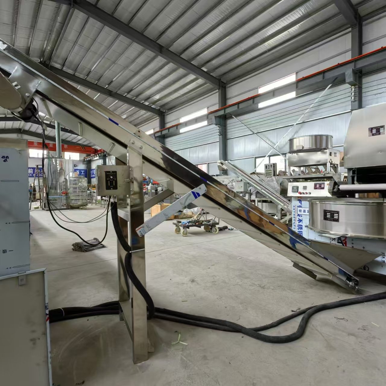 Indomie Maggie Noodles Machine Waved Fried Instant Noodles Production Line 11000pcs