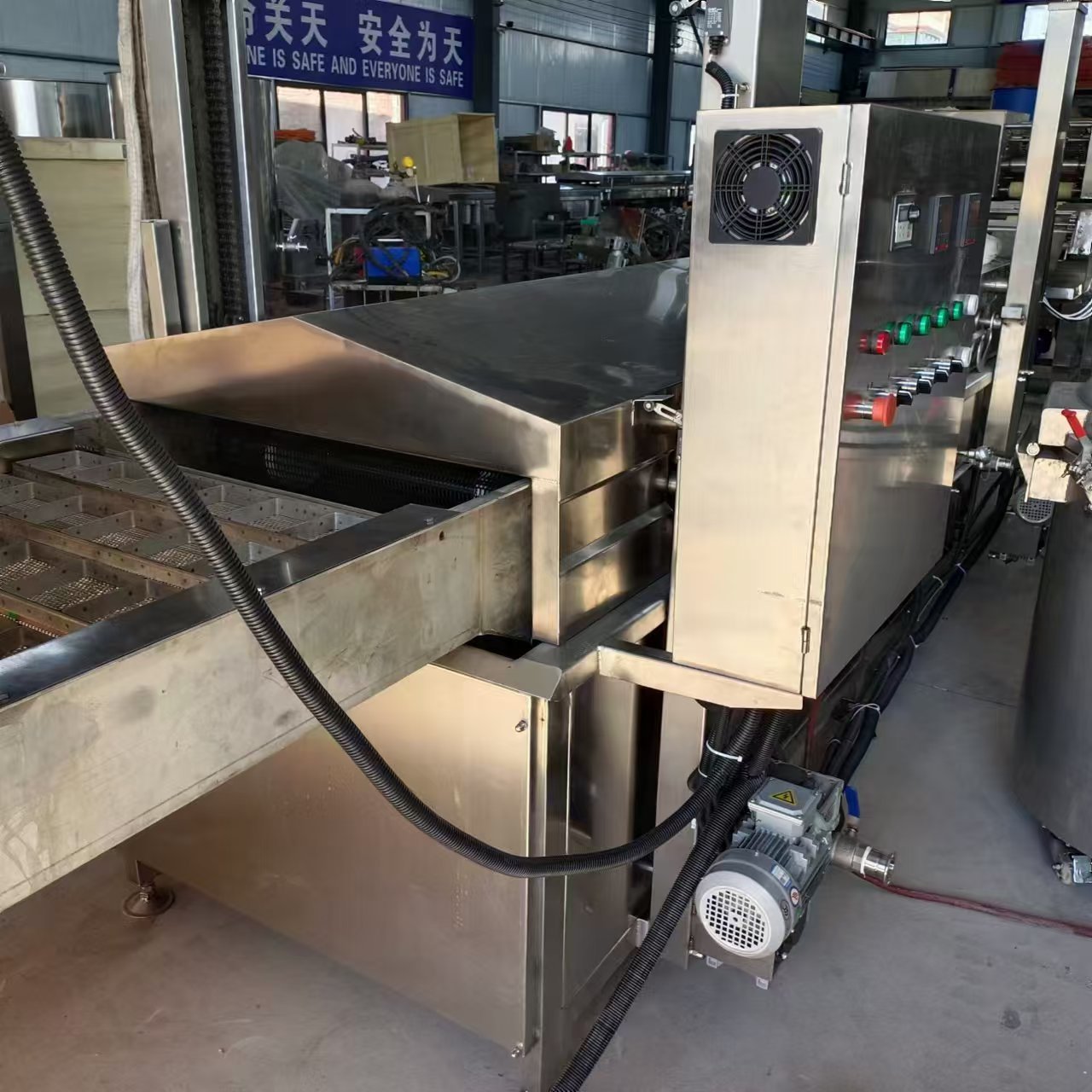 Indomie Maggie Noodles Machine Waved Fried Instant Noodles Production Line 11000pcs