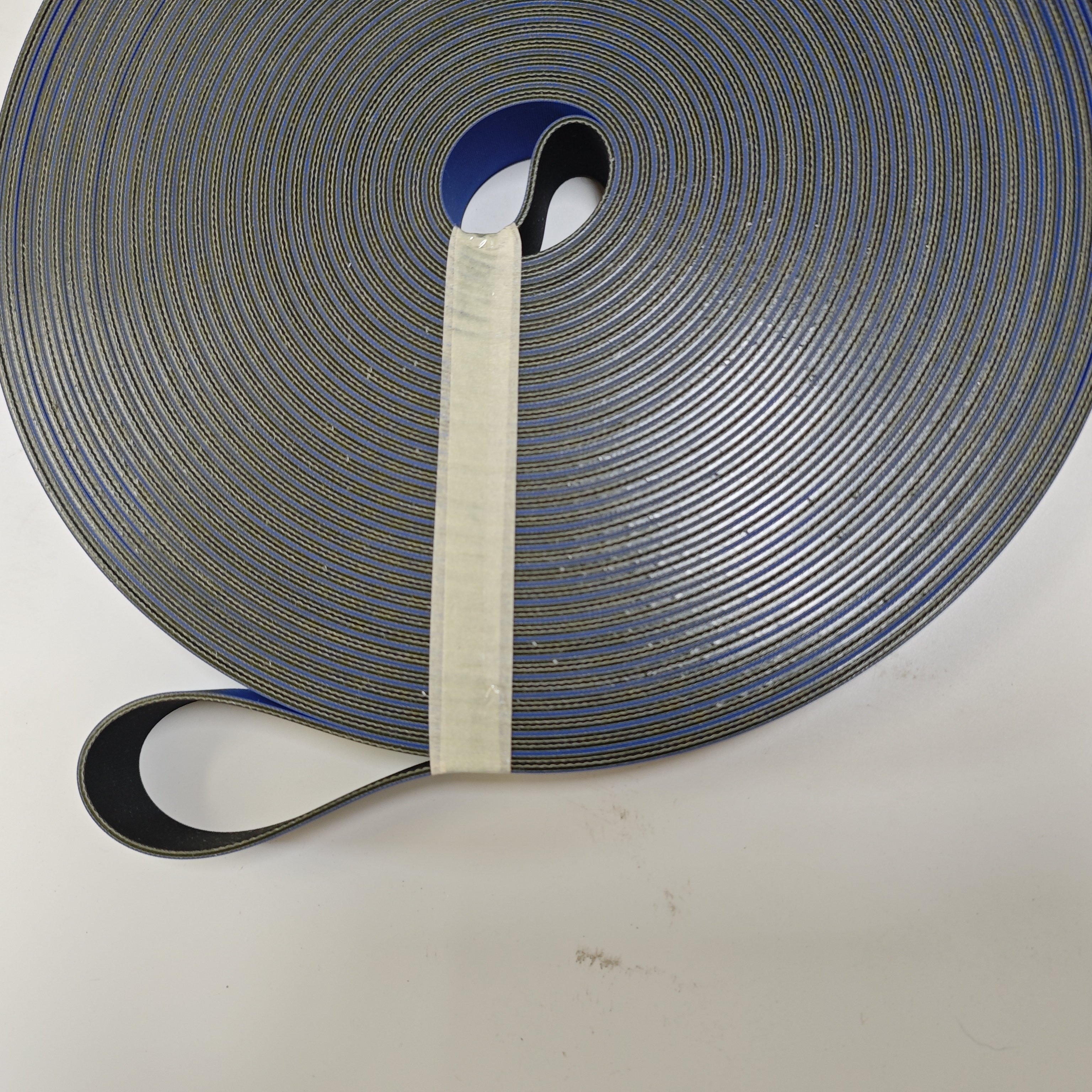 Light green flat nylon power transmission belt suitable for medium-sized or printing machinery rubber materials