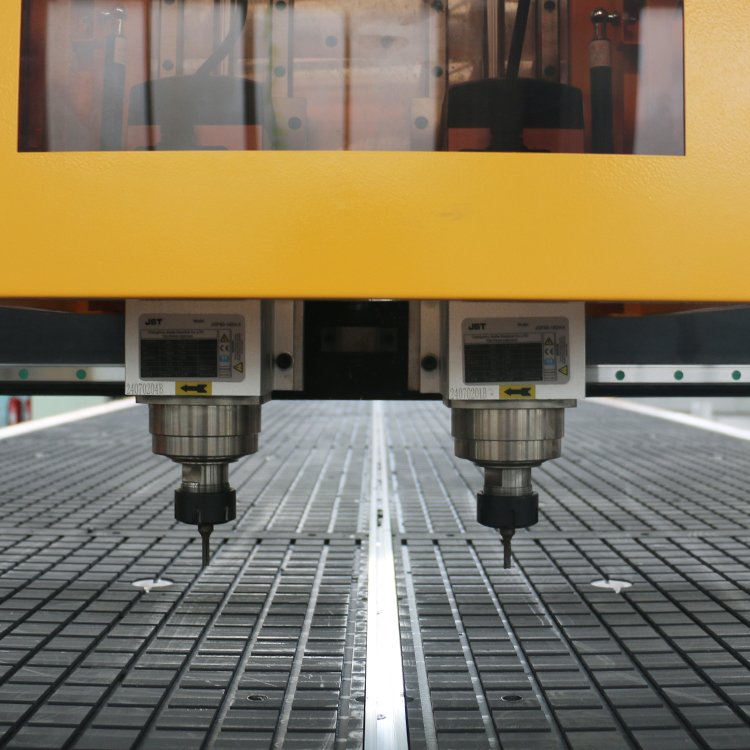 1325 Wood Based Panels Machinery Timber Wood Cutting Machine ATC CNC Machining Center in Canada