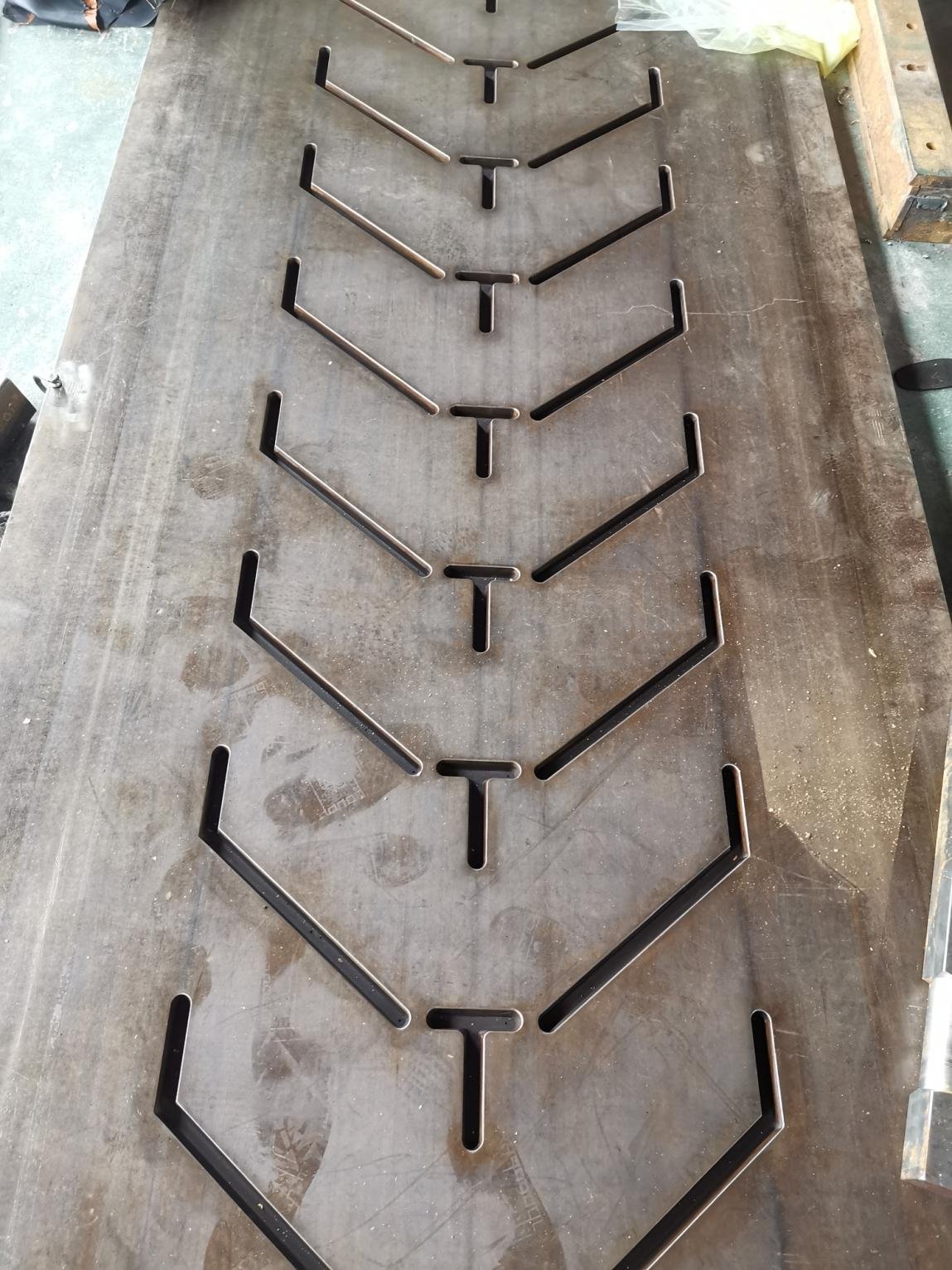 China Manufactured V-Patterned Conveyor Belt for Metallurgical Industry