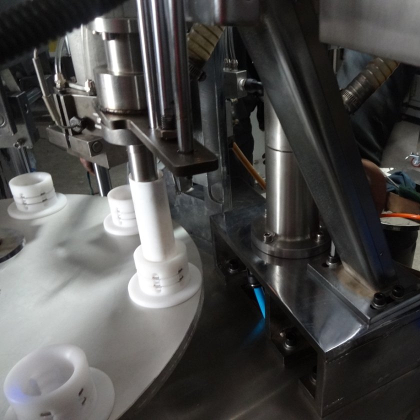 Fill Packaging Production Line Equipment Paste Cosmetic High Speed Automatic Plastic Tube Filling Sealing Machine