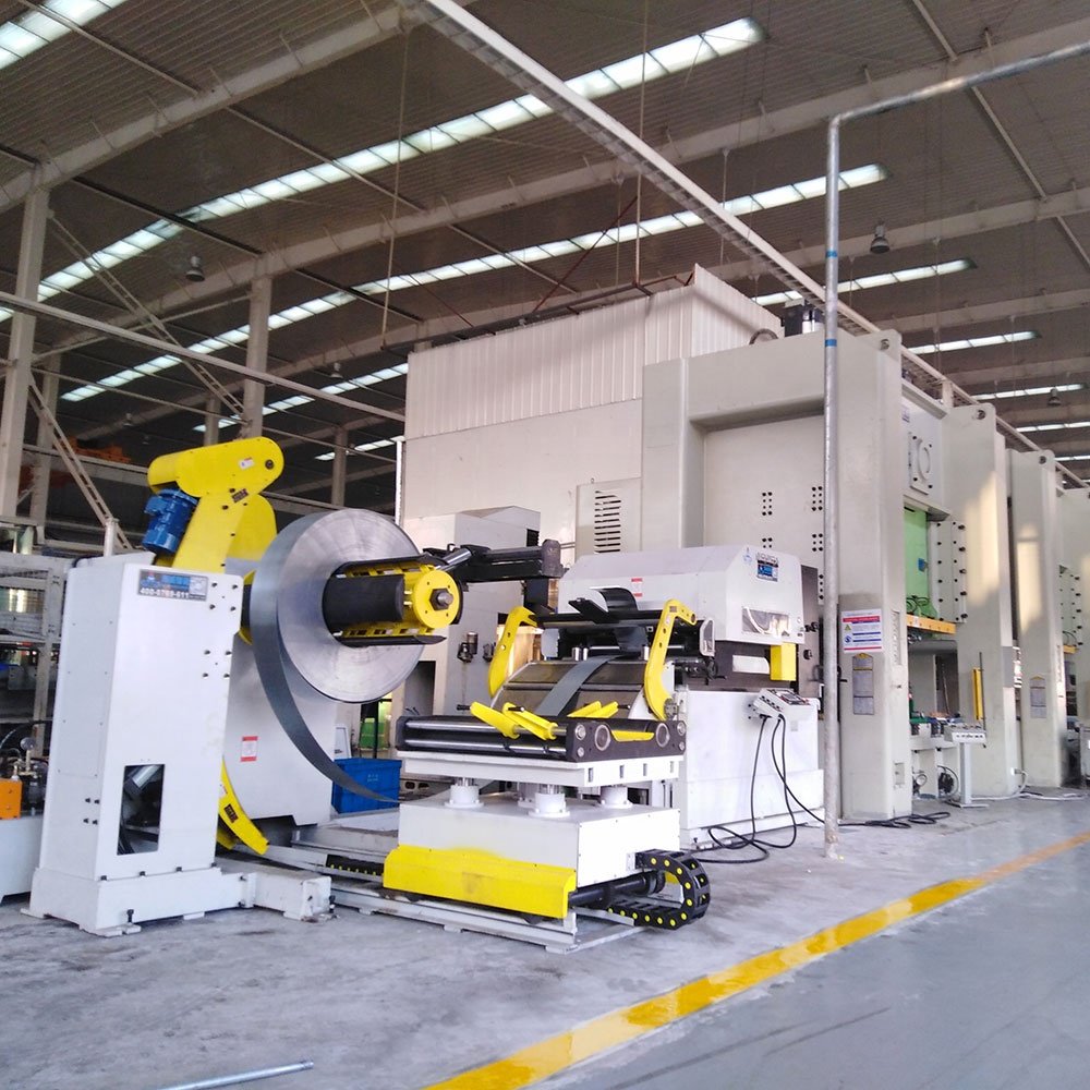 HAIWEI Space-saving Metal Coil Decoiler Straightener and Servo Roll Feeder for Auto Parts Production Line