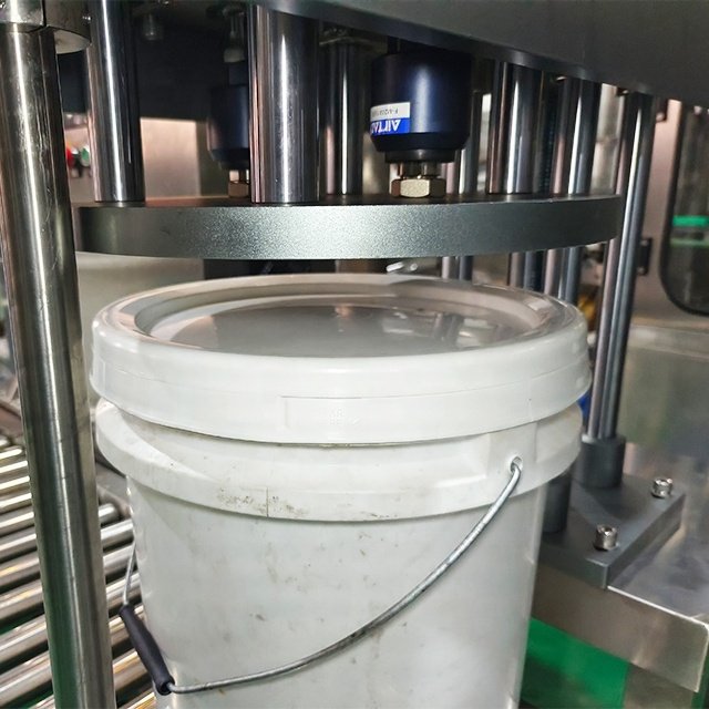 Manufacturers Can Be Used for Automotive Urea,pesticides,syrup,fertilizer, Lubricant Weighing Automatic Filling Production Line