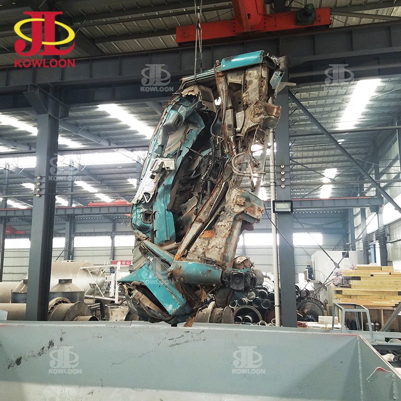 Multifunctional Scrap Metal Recycling Equipment Car Body Shell Crusher Bumpers Car Wheel Shredder