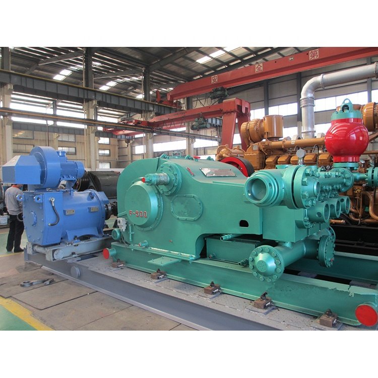 500HP Oilfield Drill Mud Pump in Oil and Gas Field
