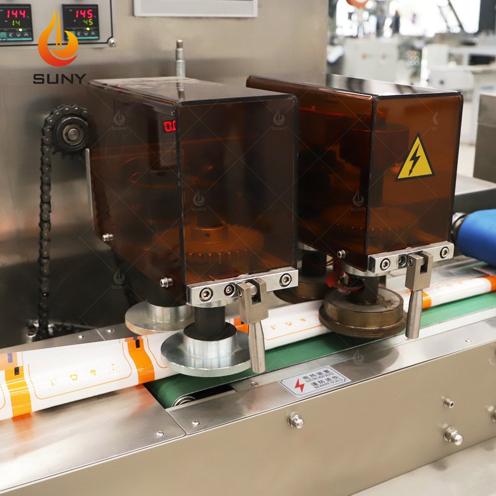 Full Auto Facial Wet Wipes Production Line/Wet Tissue Manufacturing Machine/Small Packs Wet Towels Packing Equipment