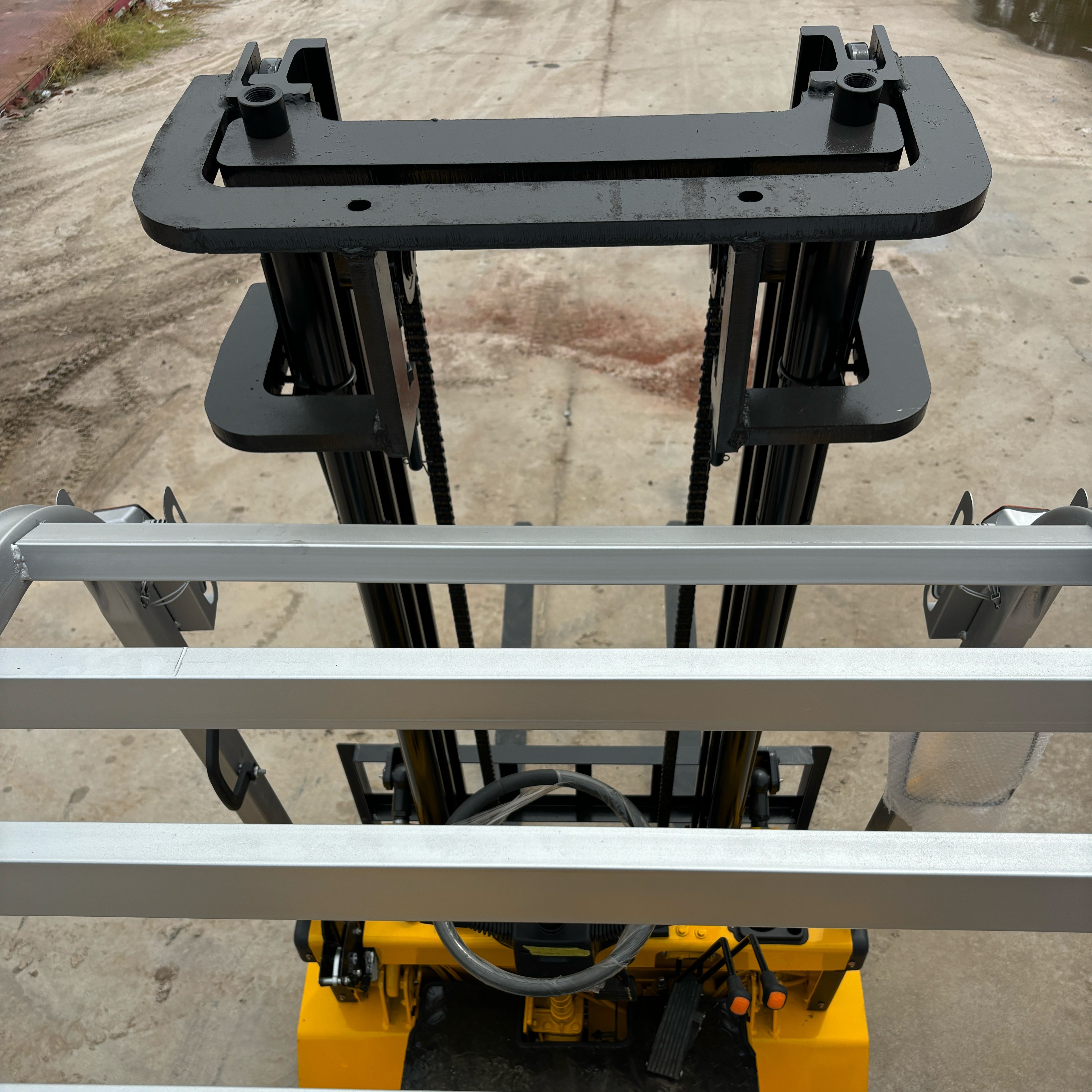 New appearance 2.5 tons lifting height fully electric customizable forklift, forklift accessories, auxiliary tools