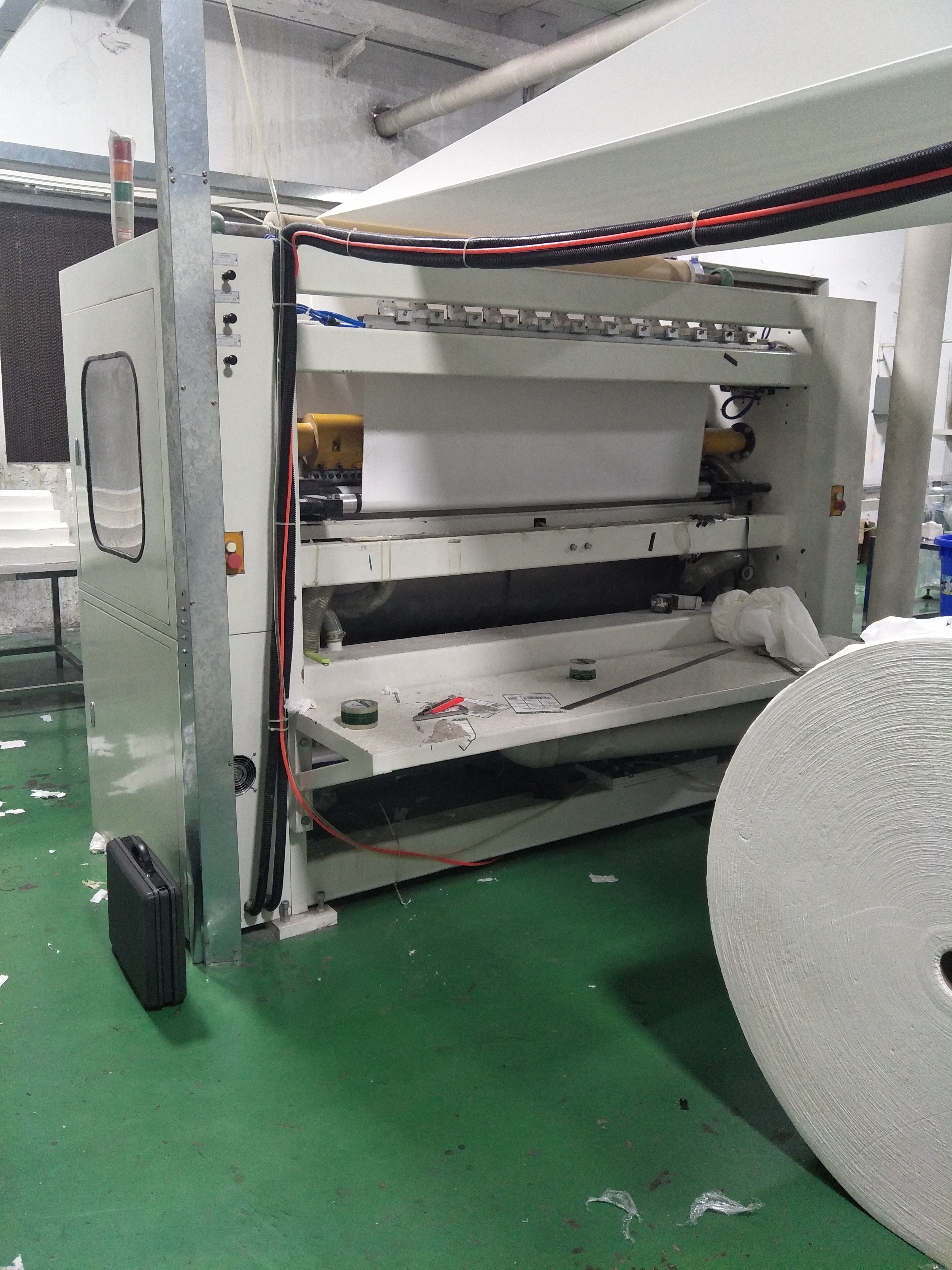 Factory Production Line v Folding Automatic Tissue Paper Facial Tissue Box Making Machine