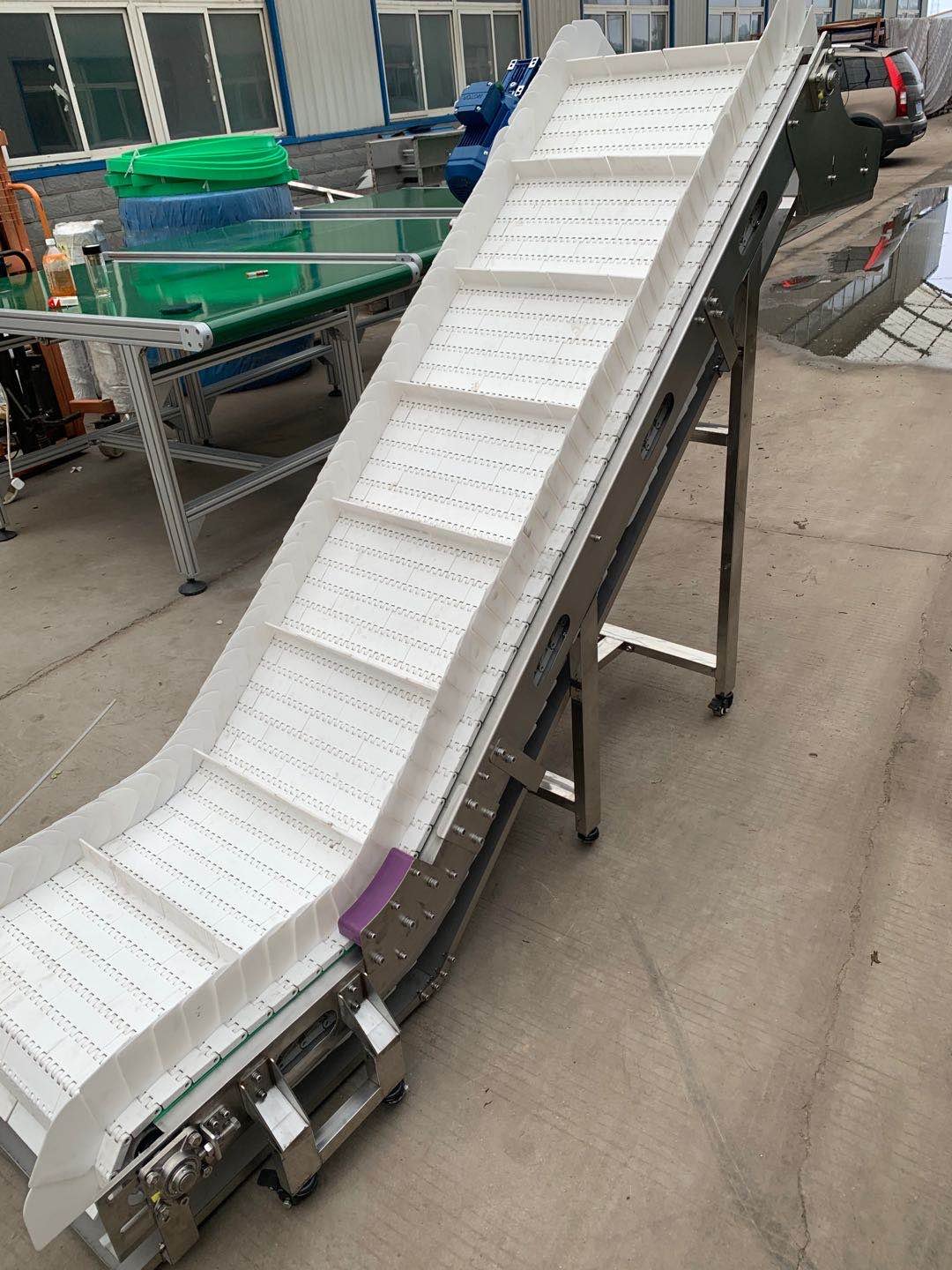 SUS304 Food grade Lifting conveyor Incline Conveyor with baffles/ flights elevating conveyor for food nuts