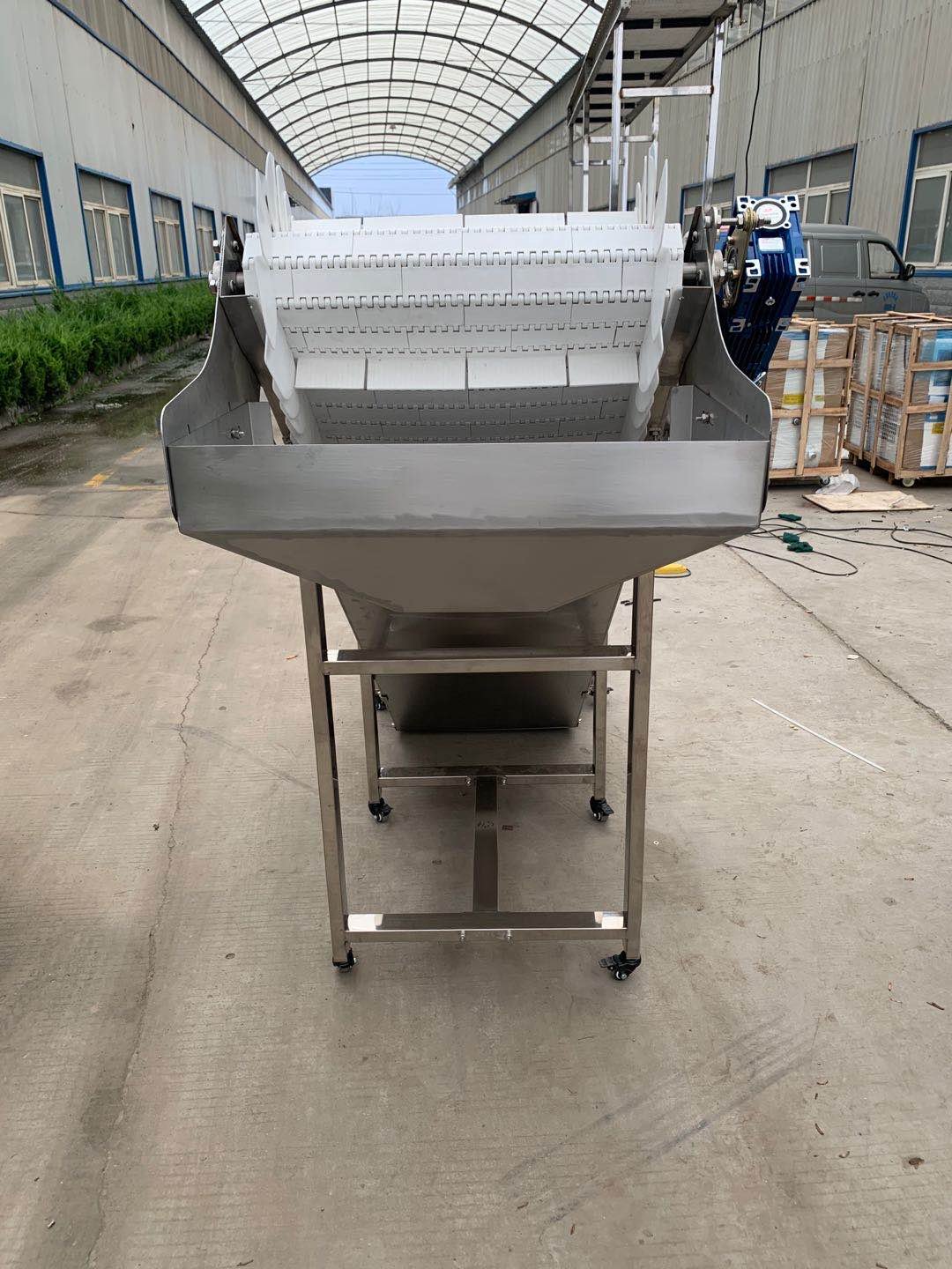 SUS304 Food grade Lifting conveyor Incline Conveyor with baffles/ flights elevating conveyor for food nuts