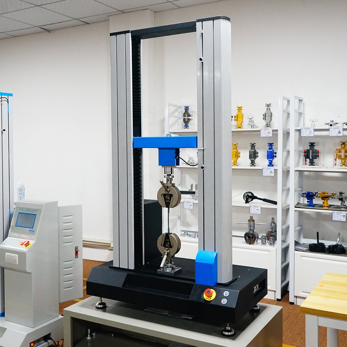 Electronic Auto UTM Material Steel Universal Tensile Testing Machine For Tension Abrasion Torsion Bending Fatigue Strength Test