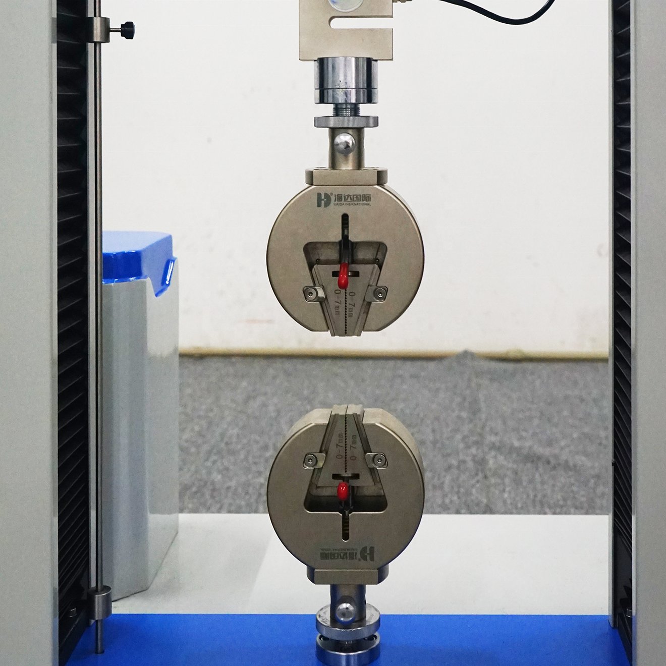 Electronic Auto UTM Material Steel Universal Tensile Testing Machine For Tension Abrasion Torsion Bending Fatigue Strength Test