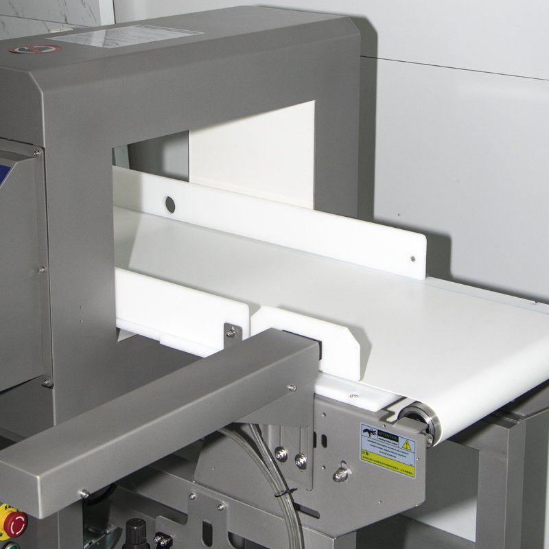 Customized High-precision Conveyor Type Metal detector Meat Candy Dessert Factory Special Food Metal detector Machine