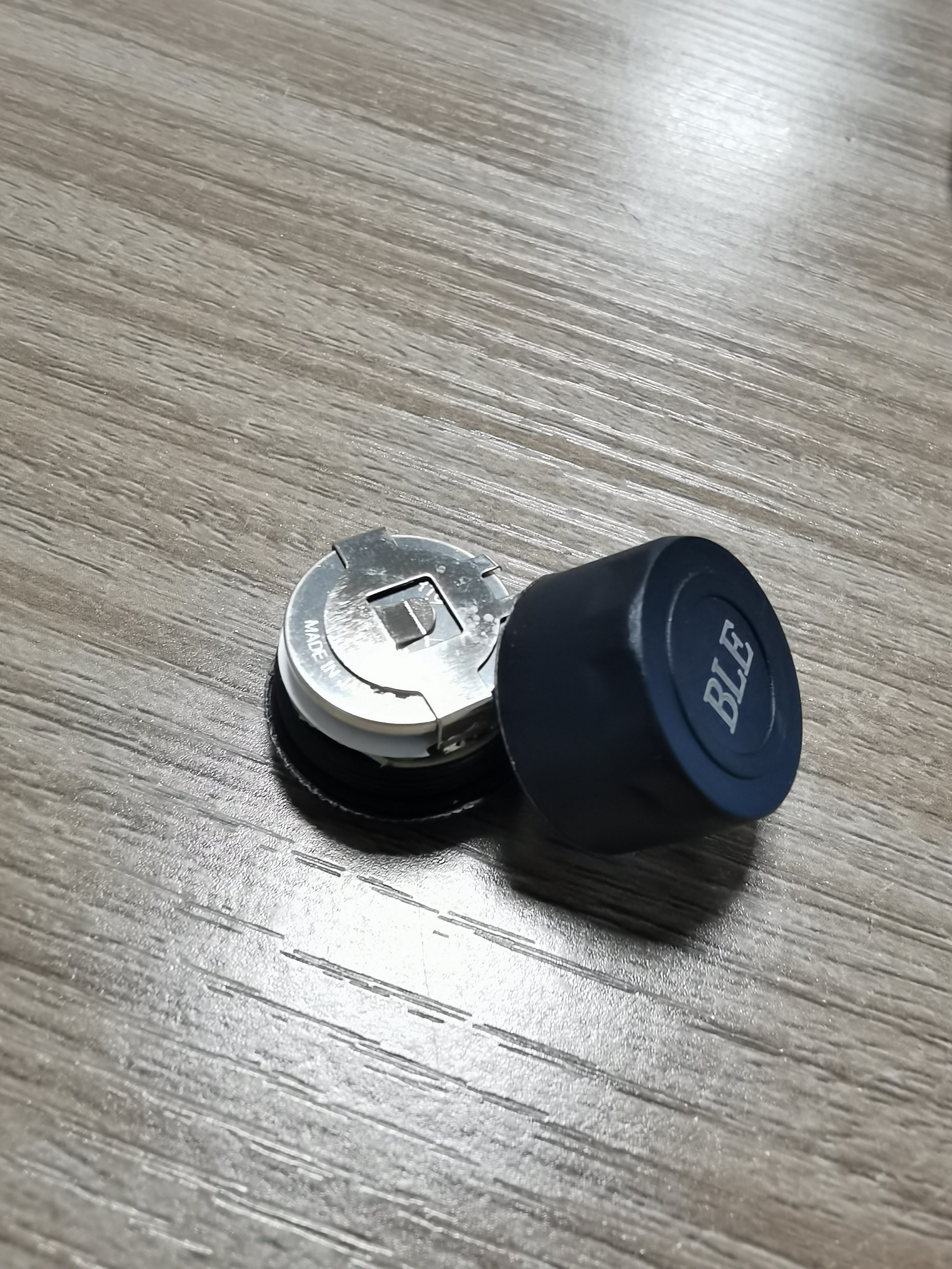 Matchable Instrument Bluetooth Tyre Pressure Detector Valves Mounted on Electric Motorcycle