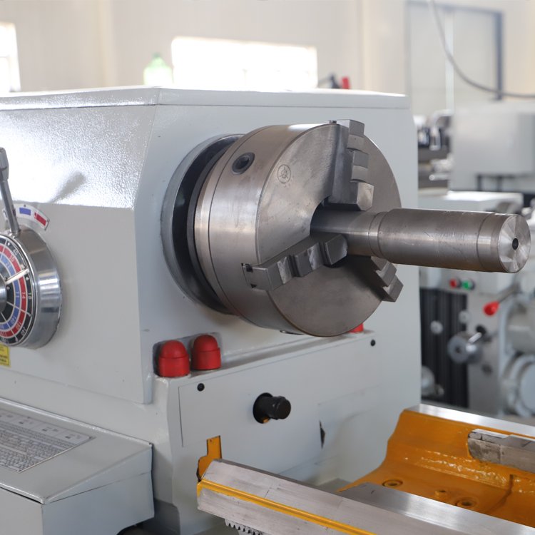 Large bore lathe CW6180 heavy machining horizontal lathe
