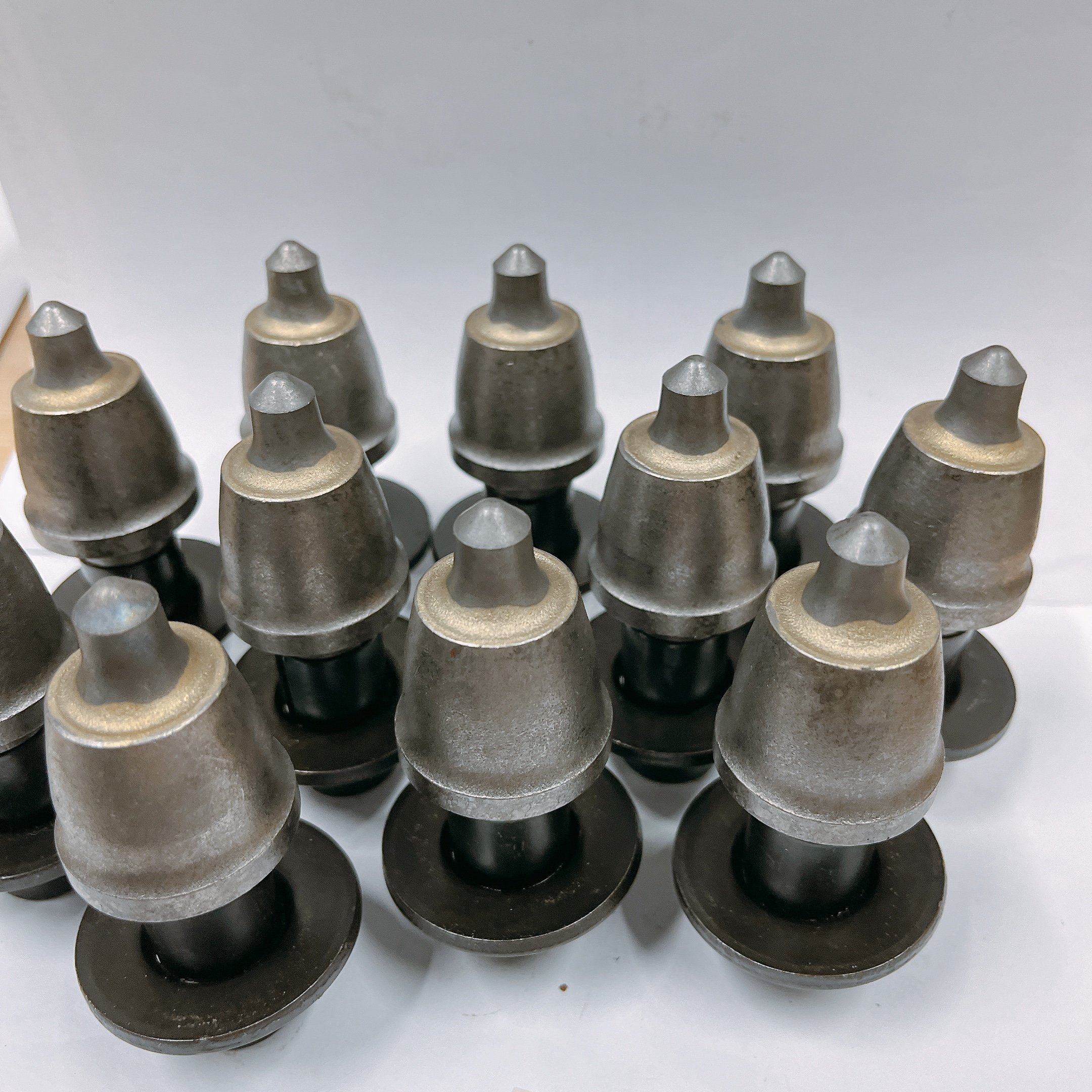 Carbide rock cutters road milling cutting picks boring bits rotary drilling rig picks