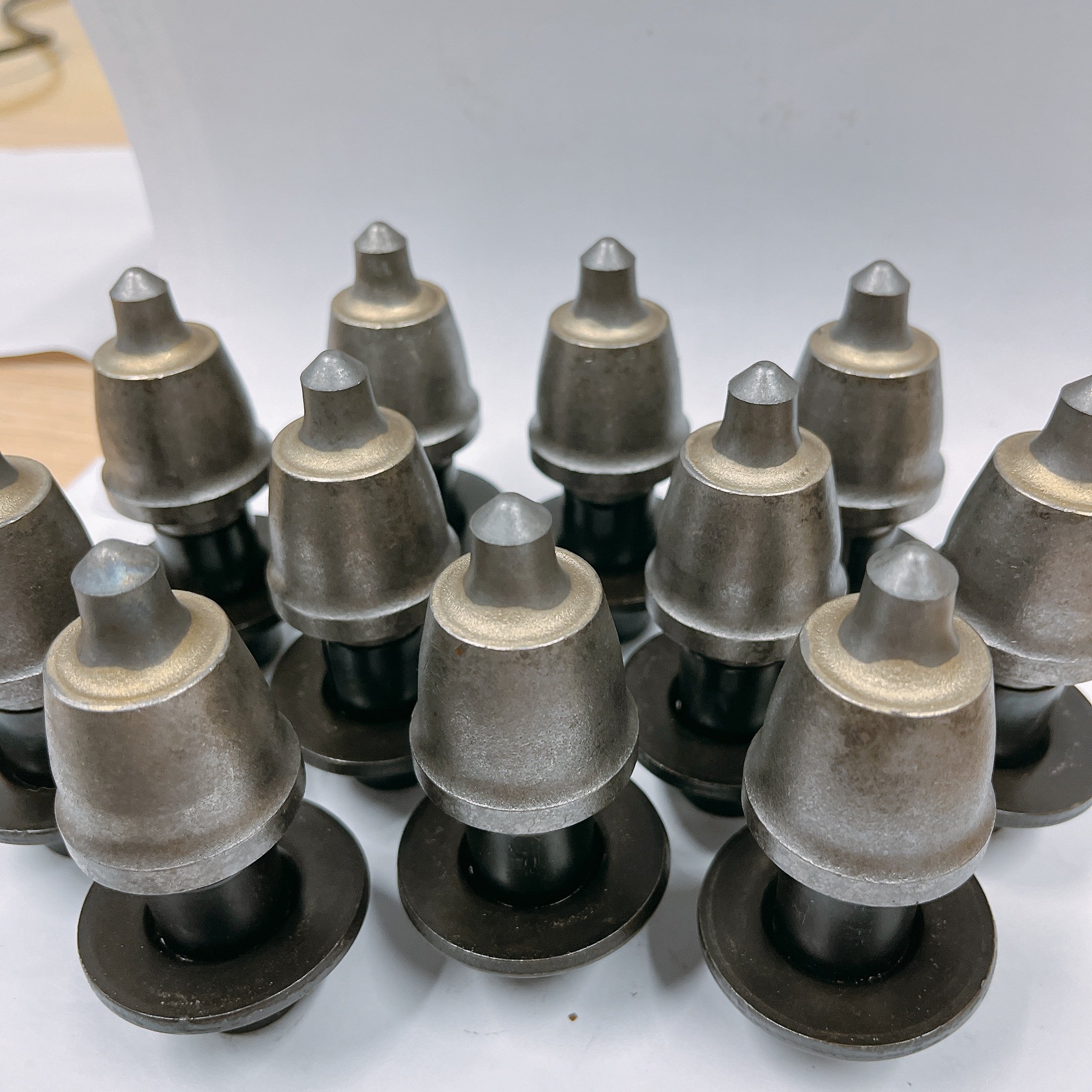 Carbide rock cutters road milling cutting picks boring bits rotary drilling rig picks