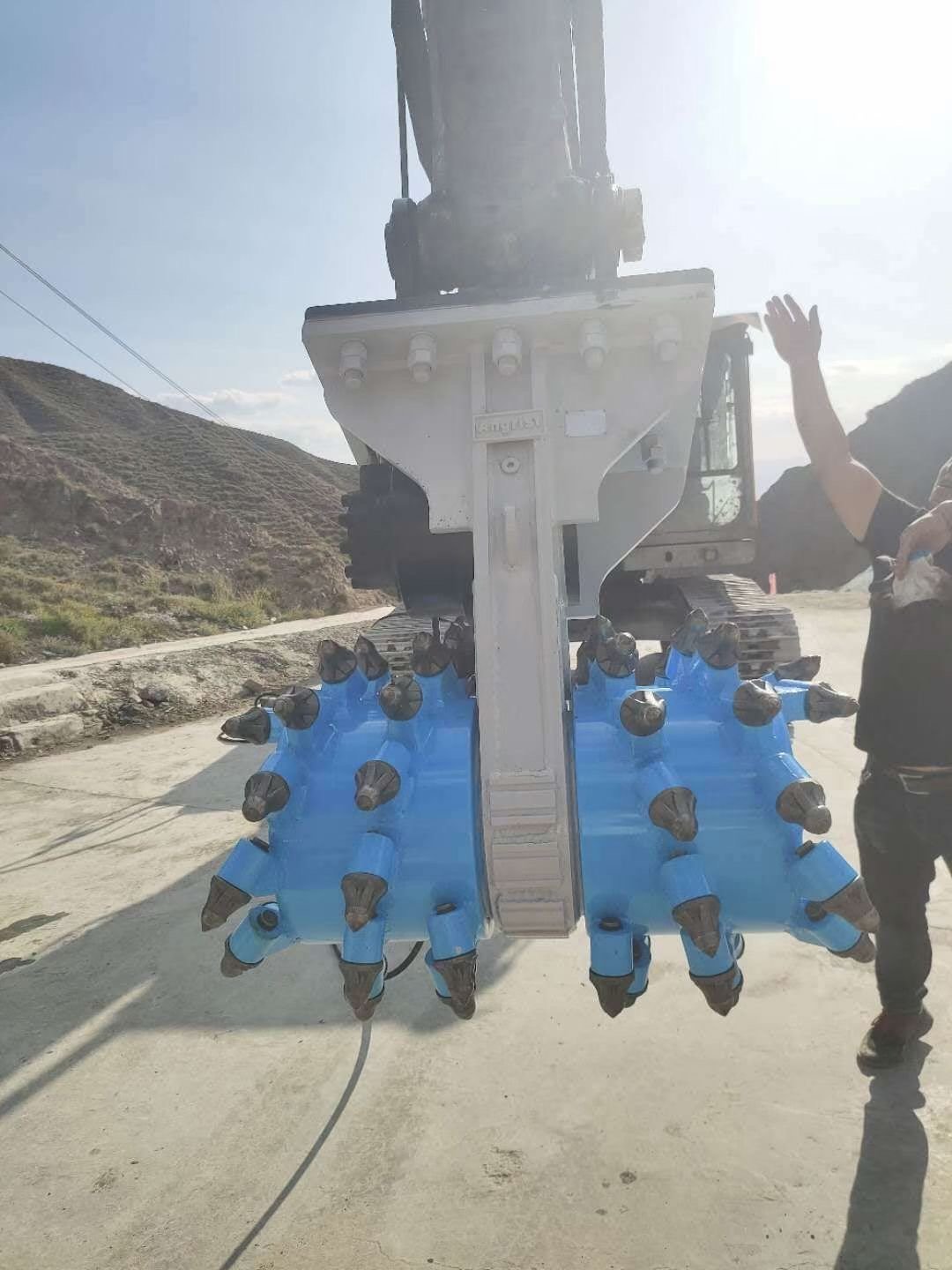 DBW high quality Tunnel Boring Machine Roadheader Pick Cutters Drilling Tool For Digging And Breaking Underground Rock And Soil