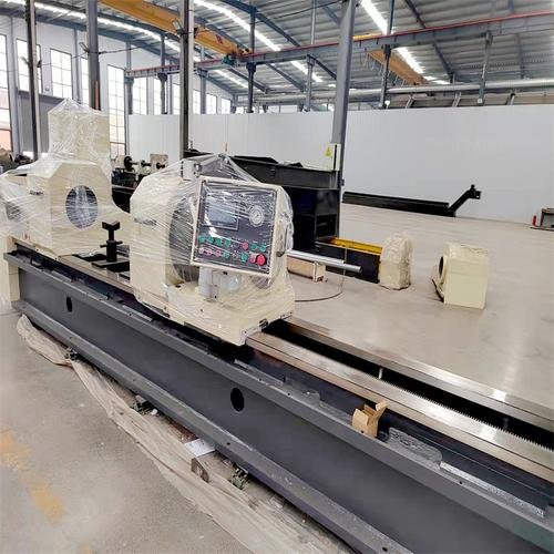 Deep hole drilling and boring machine