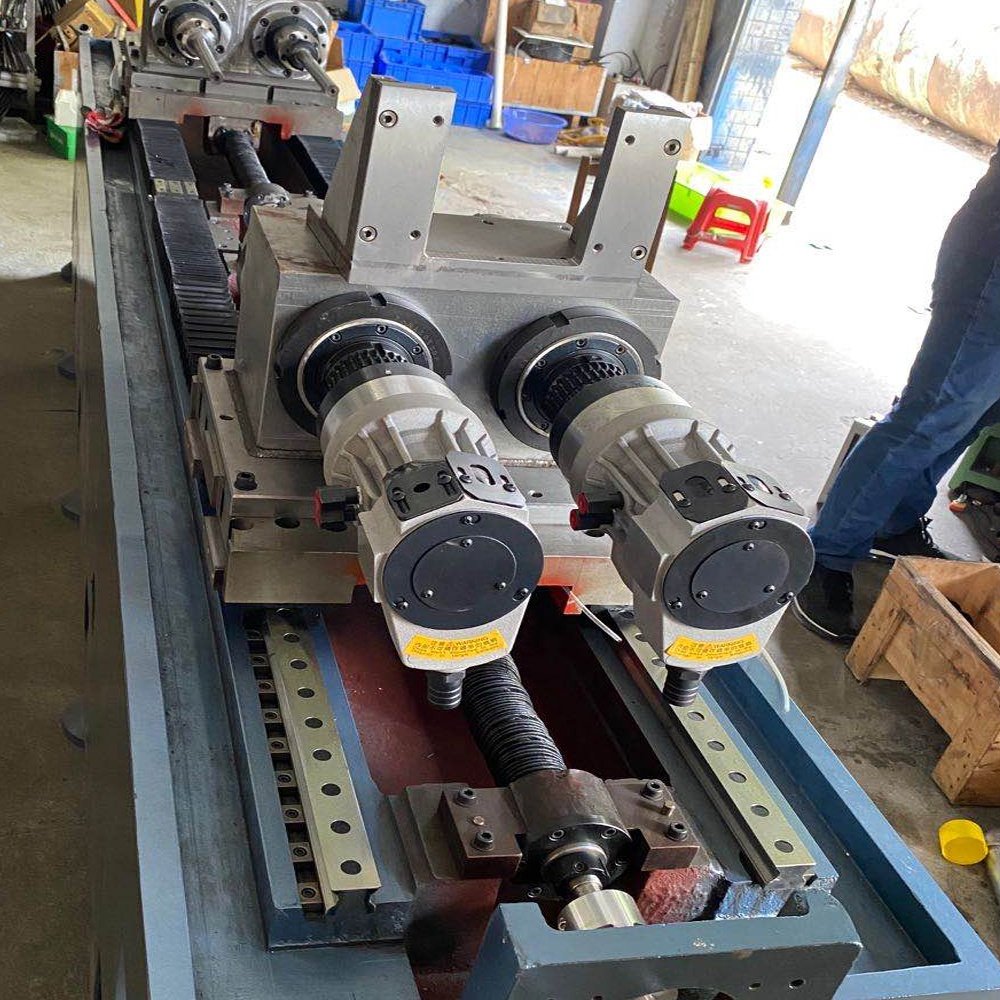 Deep hole drilling and boring machine