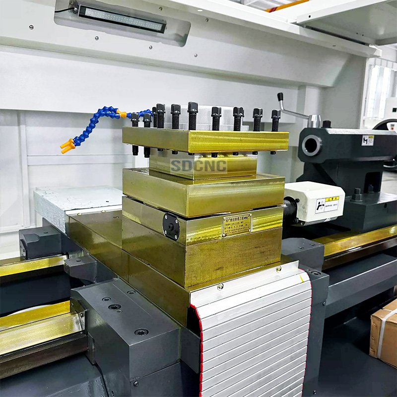 Large spindle bore heavy duty lathe machine CK6180*3000 CNC lathe machine