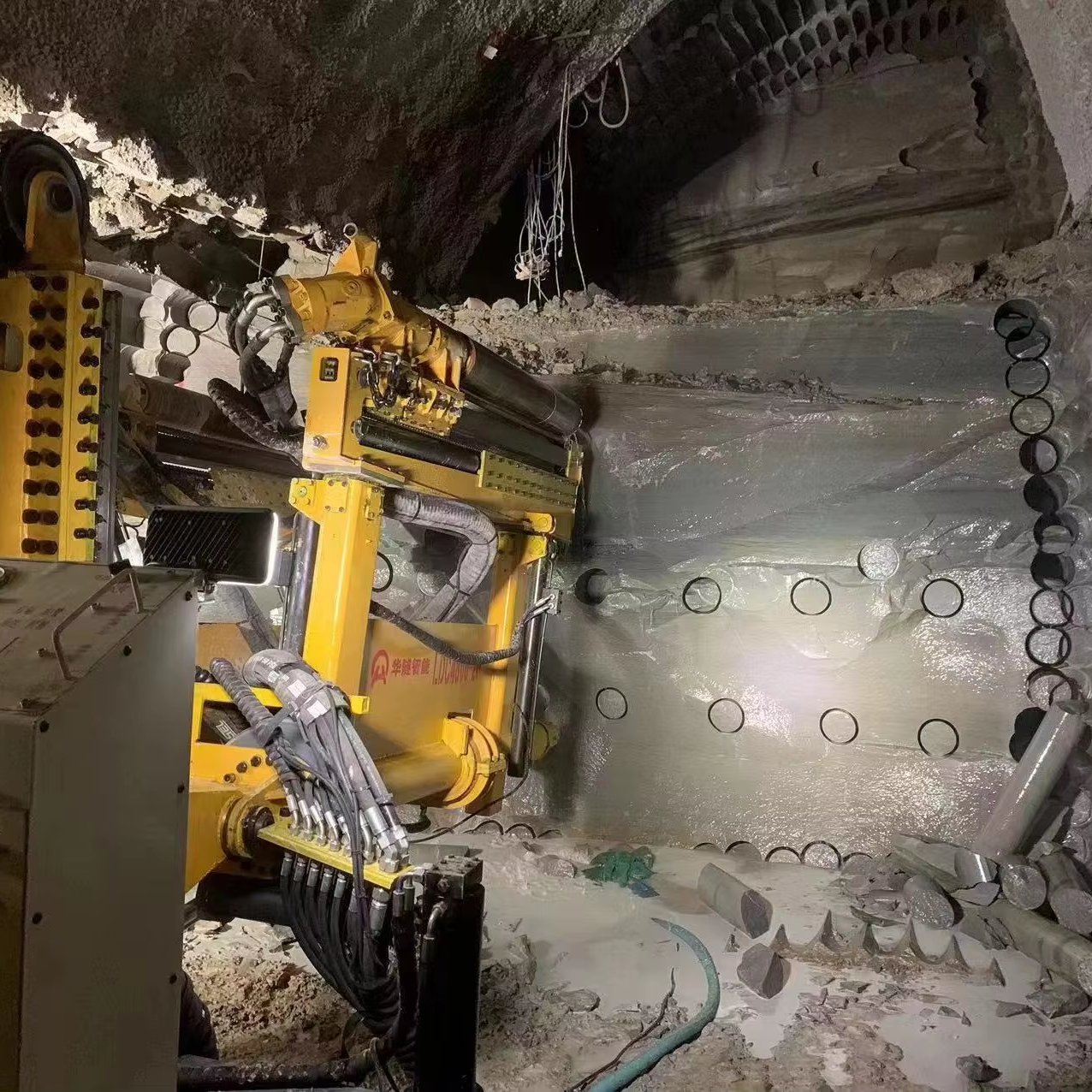 One-click Specific Tool Tunnel Boring Drill Rig New 380V Air-powered Crawler Mobility Core Drilling Motor Pump Gear Bearing 172