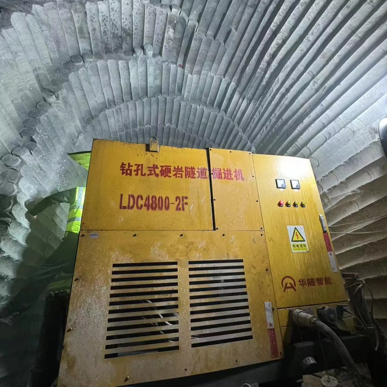 One-click Specific Tool Tunnel Boring Drill Rig New 380V Air-powered Crawler Mobility Core Drilling Motor Pump Gear Bearing 172