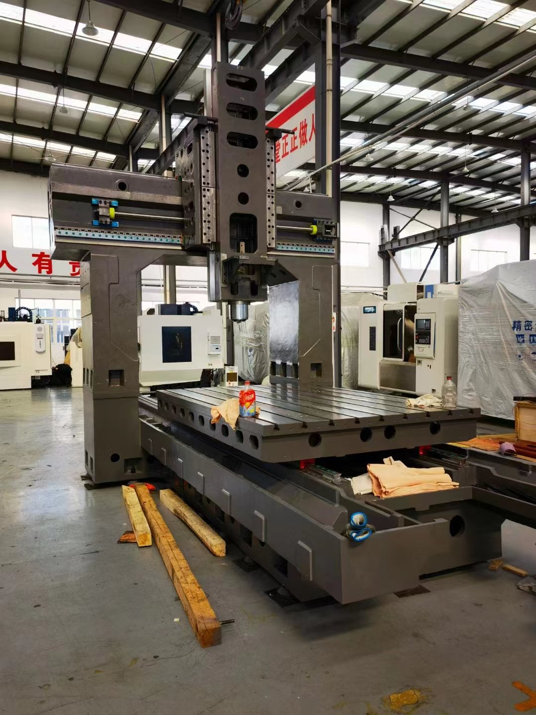 Large GMC3018 gantry machining center 24 arm tool magazine CNC boring and milling machine