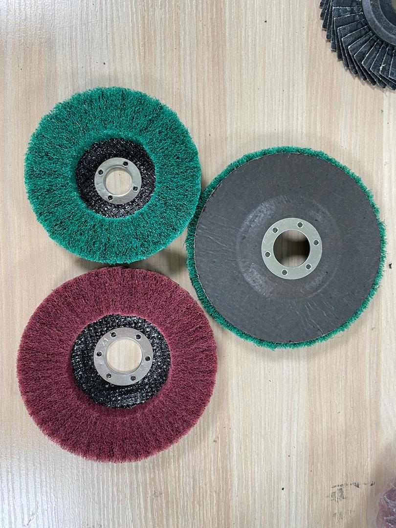 Customized Non Woven Nylon Wire Drawing Fiber Disc Sanding Metal Stainless Steel Surface Polishing Abrasive Flap Wheel