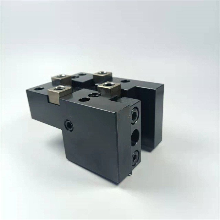 BMT cylindrical tool holder
