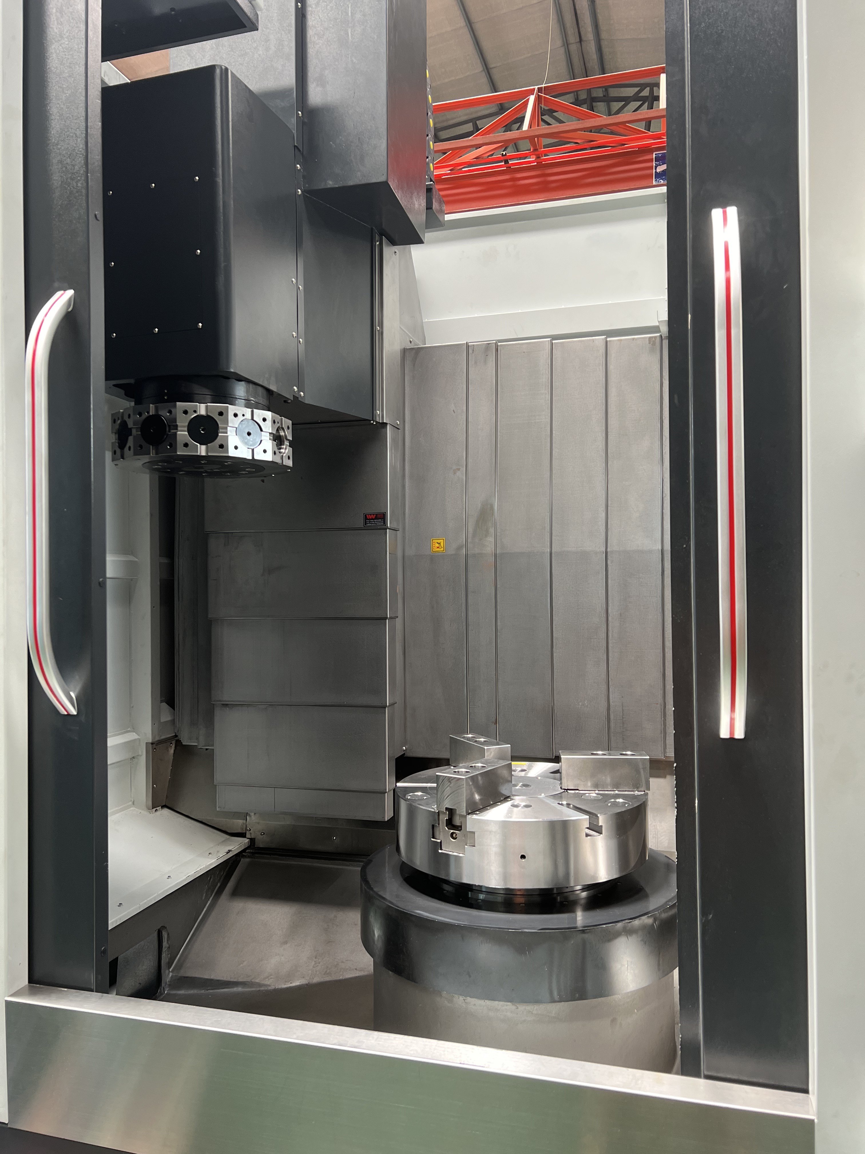 Heavy-Duty LC630 CNC Lathe with Boring Tool Bar Diameter 40mm and Turning Tool 2525mm