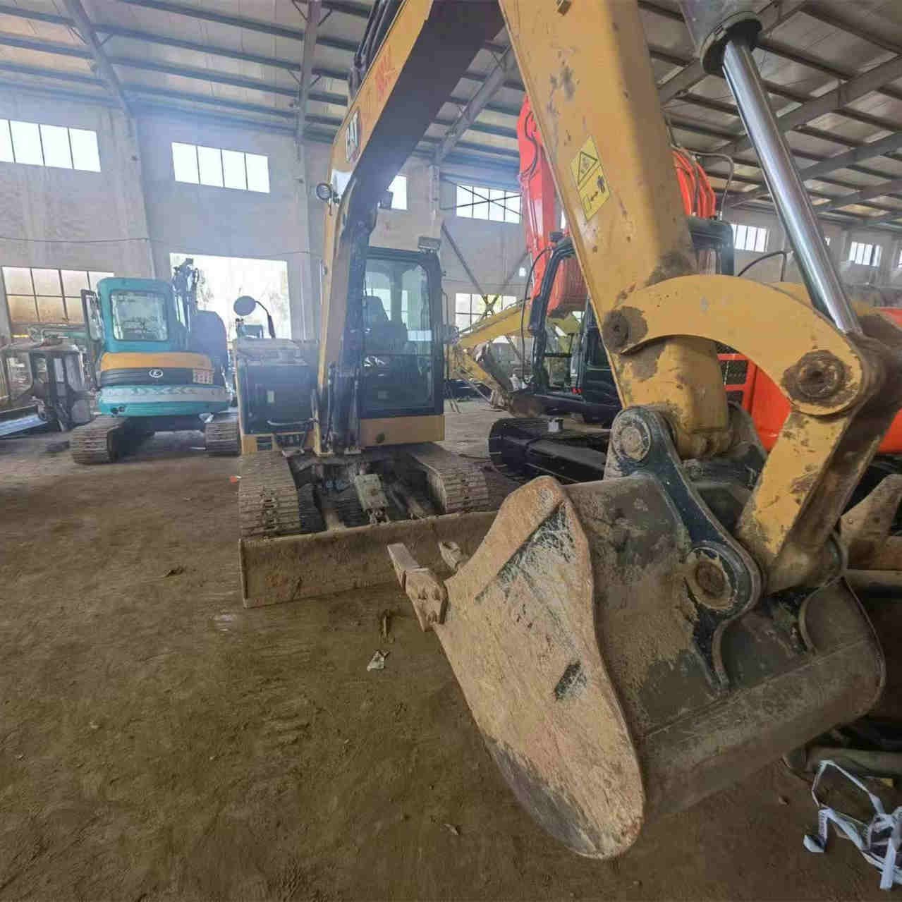 The factory price of the new style good machine small second-hand tracked excavator CAT 306 6TON with EPA and CE is on sale