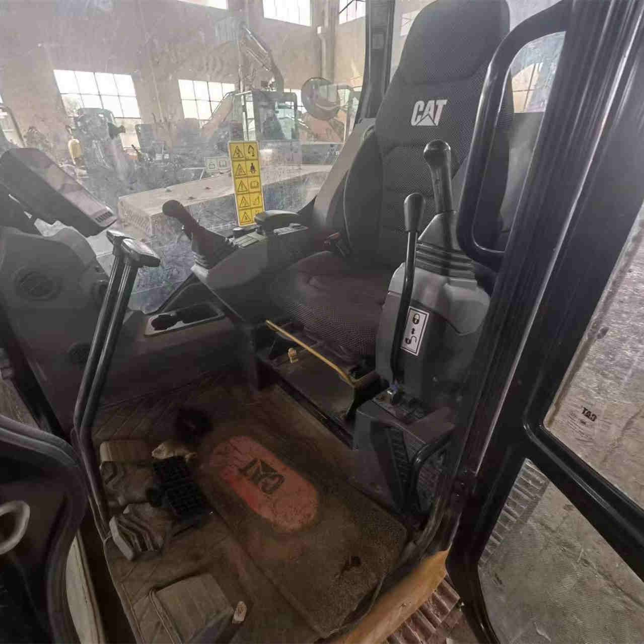 The factory price of the new style good machine small second-hand tracked excavator CAT 306 6TON with EPA and CE is on sale