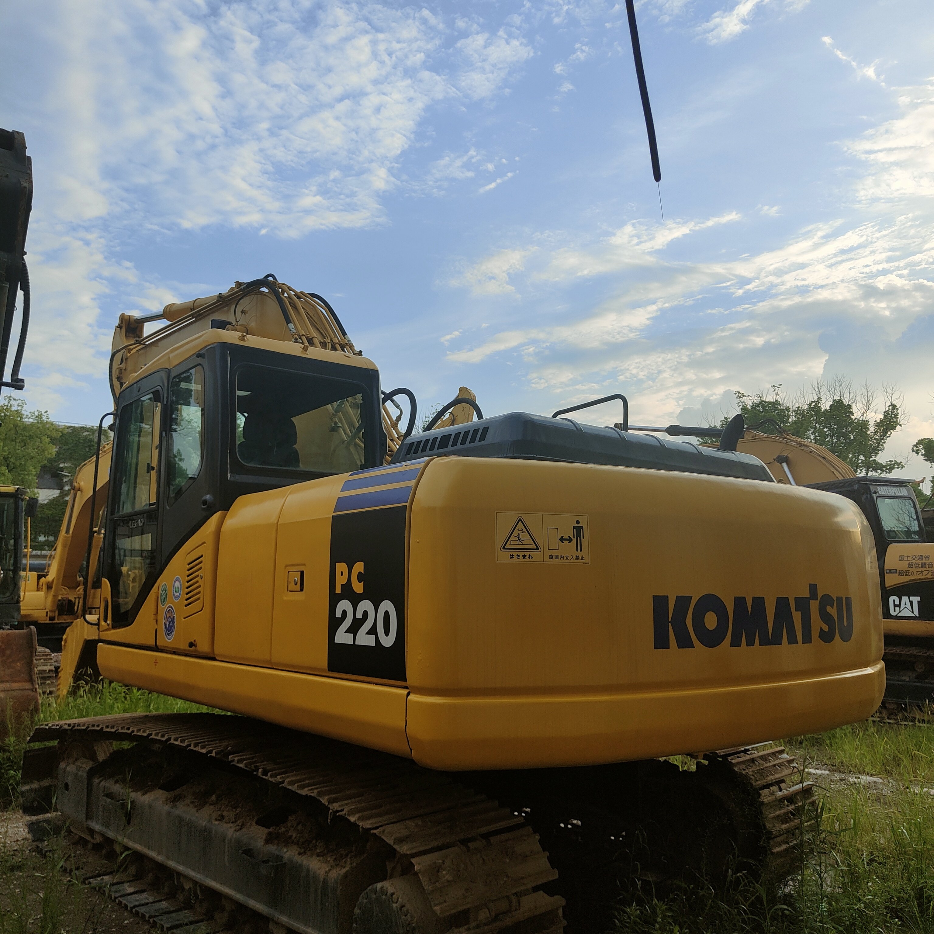 Used excavator Komatsu PC220-7 crawler excavator cheap price powerful construction earth-moving machinery PC220 for sale